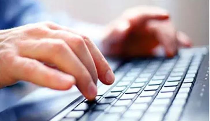 তথ্যের অপব্যবহার: সমাজ ও রাজনীতির ভয়াবহ বাস্তবতা